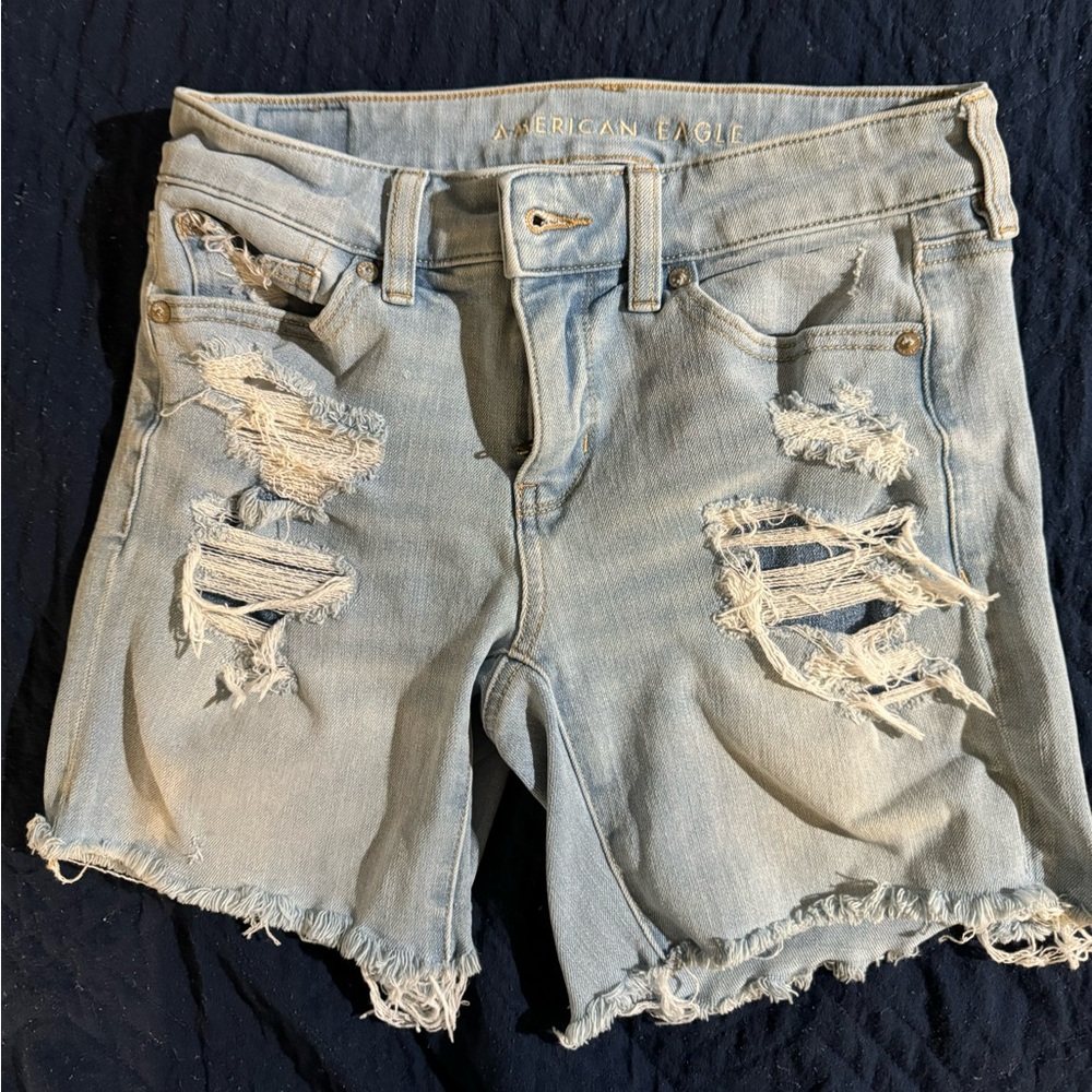 American Eagle light wash distressed jean shorts sz4